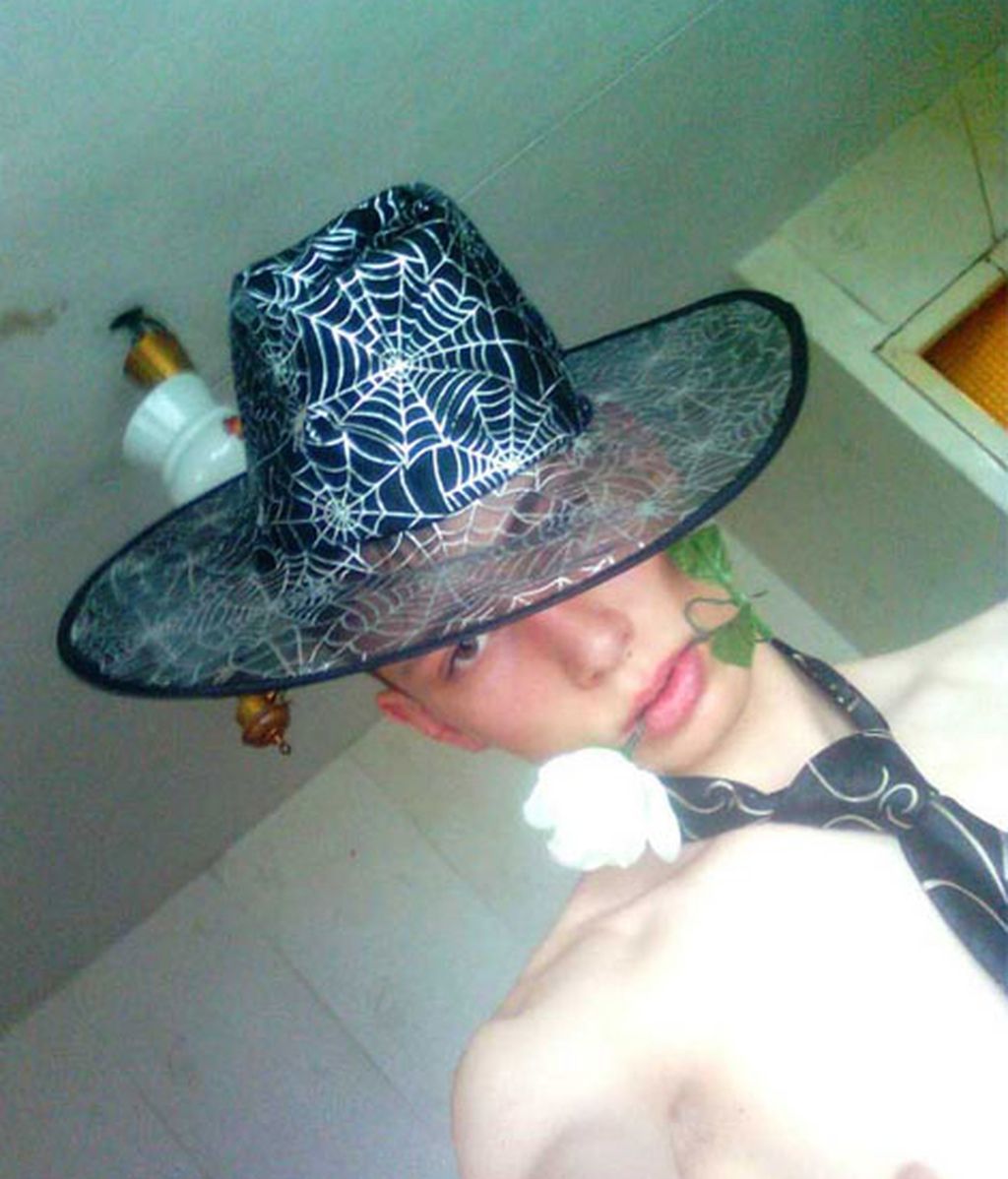 Corazones solitarios en poses imposibles