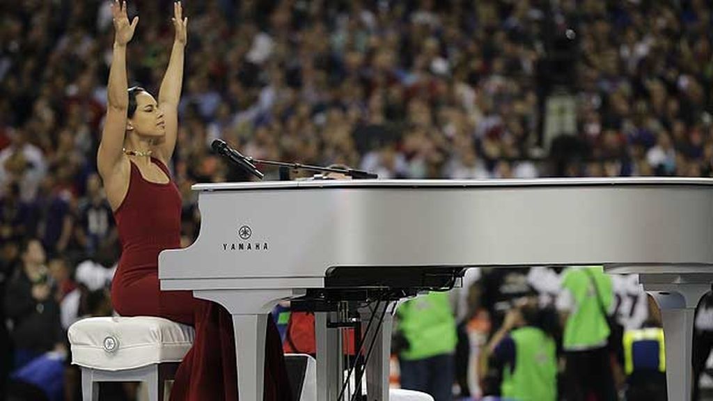 Beyoncé y Alicia Keys funden los plomos de América en la Super Bowl