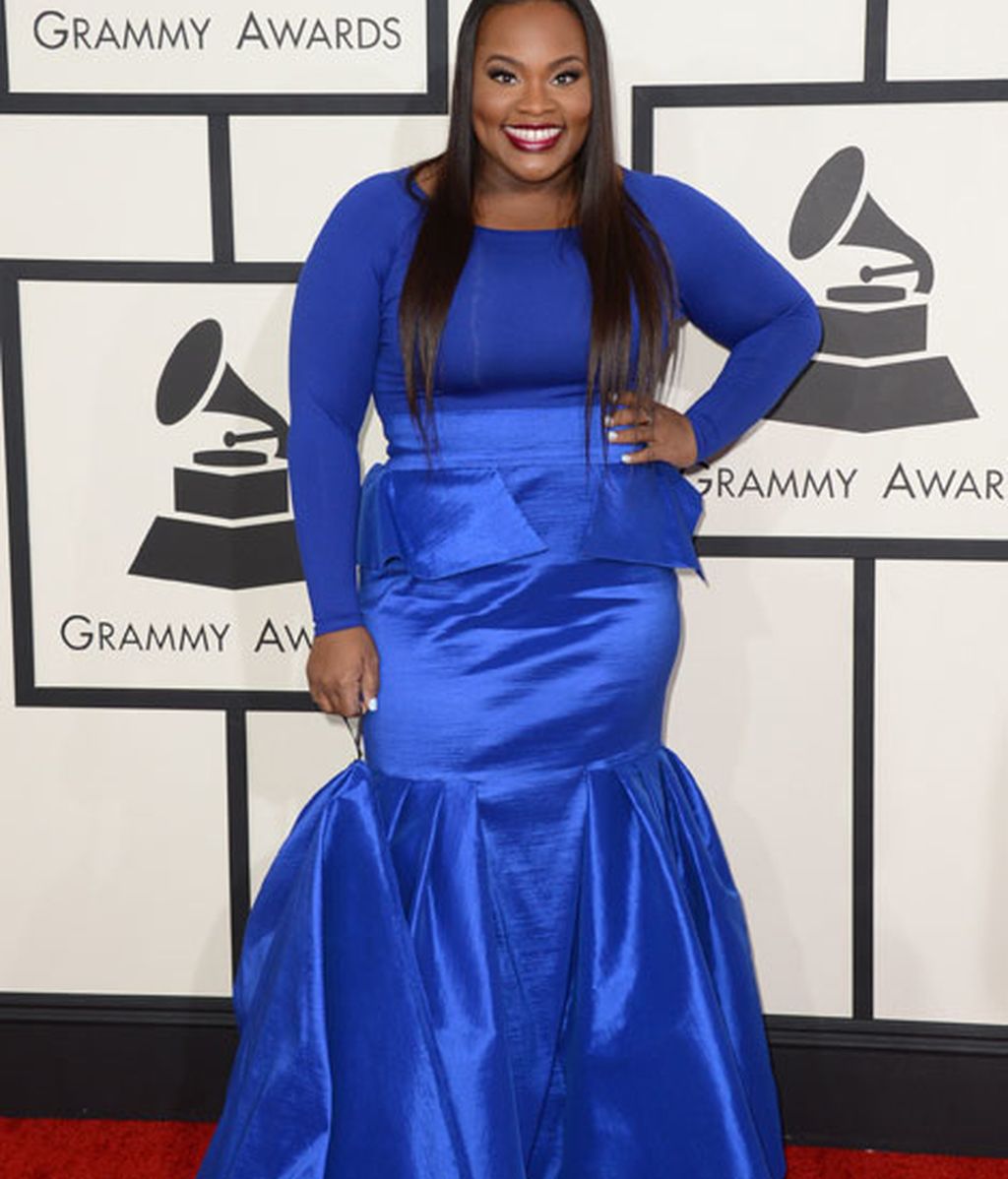 Brillos, escotes y transparencias, en la alfombra roja de los Grammy