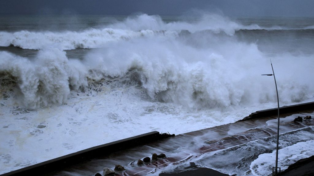 Destrozos por el temporal en Bermeo y San Sebastian