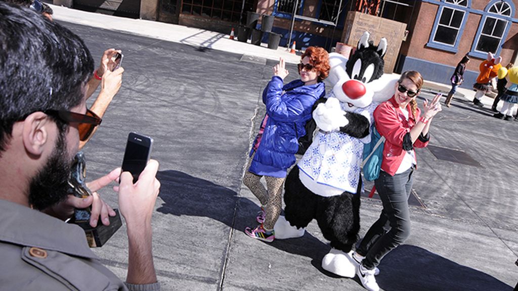 Moisés Nieto se encargó de fotografiar al gato Silvestre con sus fans