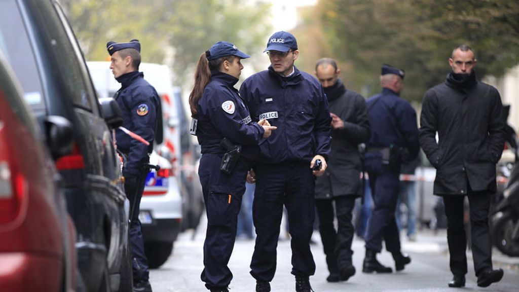 Un hombre armado hiere a un fotógrafo en el periódico Libèration