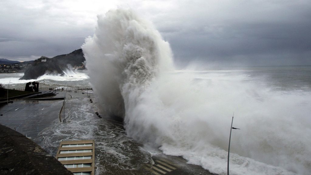 Destrozos por el temporal en Bermeo y San Sebastian