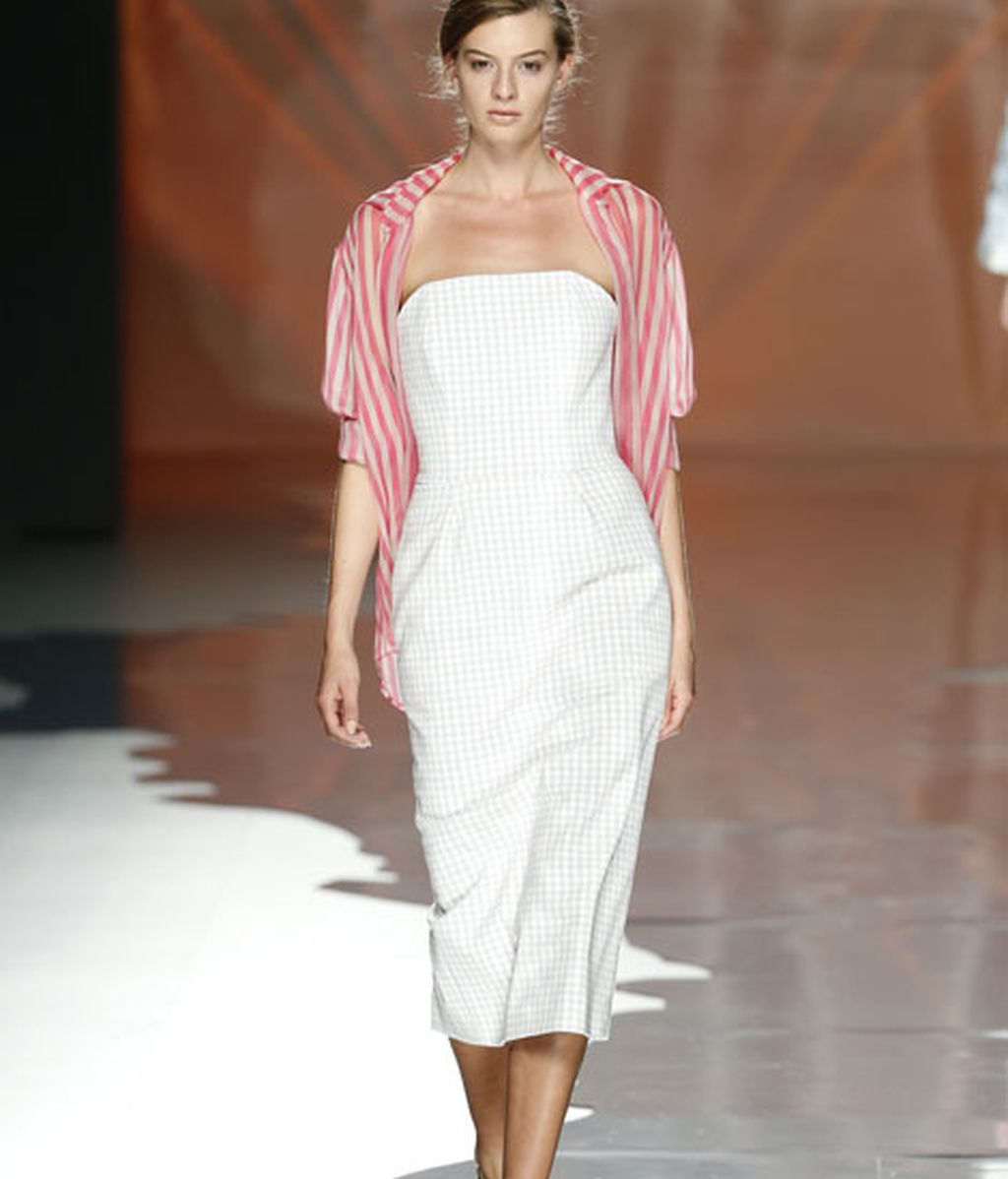 Siluetas fluidas y prints marineros