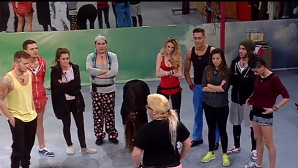 Los concursantes disimulan saber el secreto de Yessica y Anabel