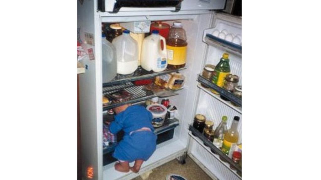 ¿Qué hay que hacer cuando un niño  hace una trastada, enfadase o reírse?