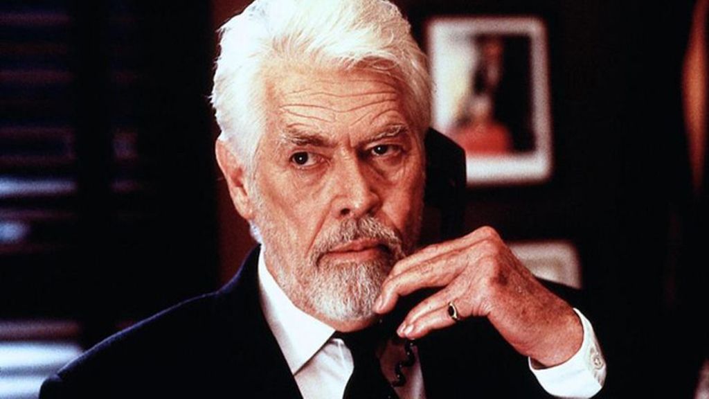 James Coburn en 'Eraser'
