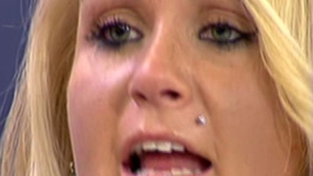 Saray no puede contener las lágrimas