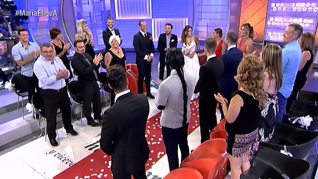 Los pendientes, el anillo, los zapatos... ¡Hasta una tiara!