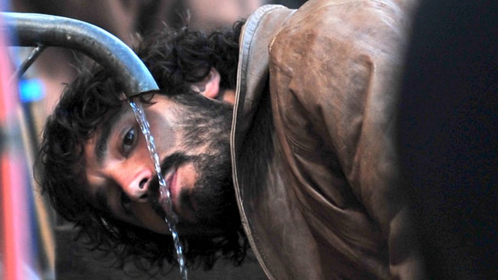 Álex García y Dafne Fernández, un día en el rodaje de Tierra de Lobos