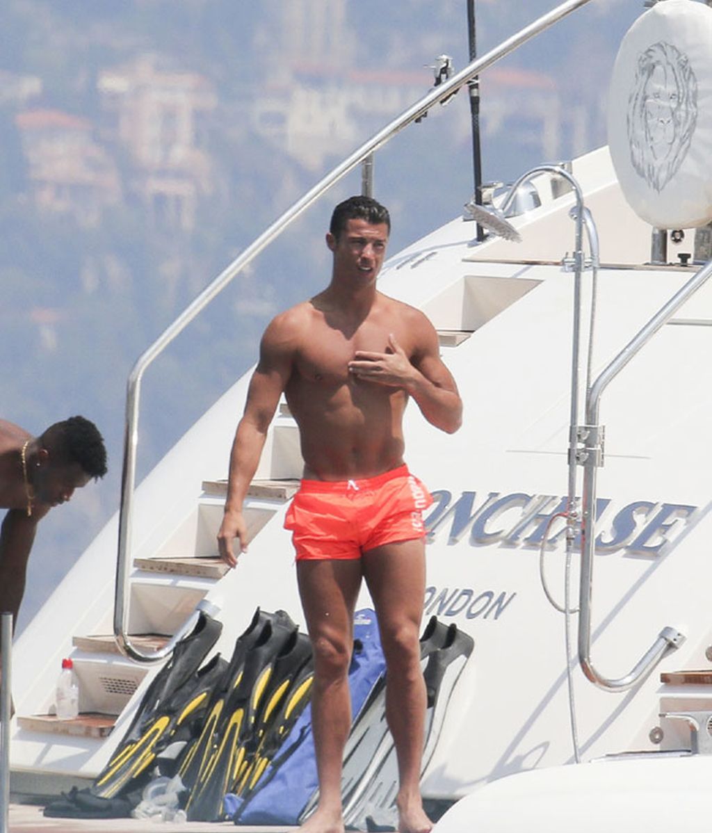 Cristiano Ronaldo se divierte con sus amigos en Saint Tropez