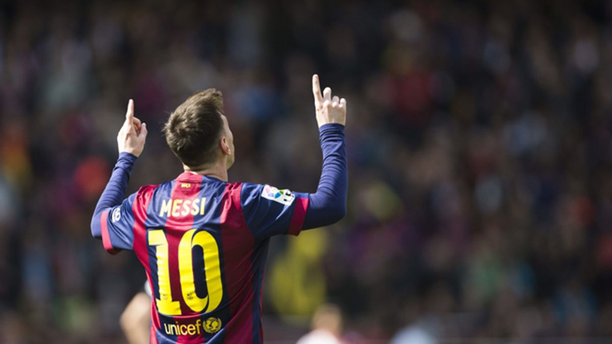 Leo Messi celebra un gol en su partido contra el Rayo