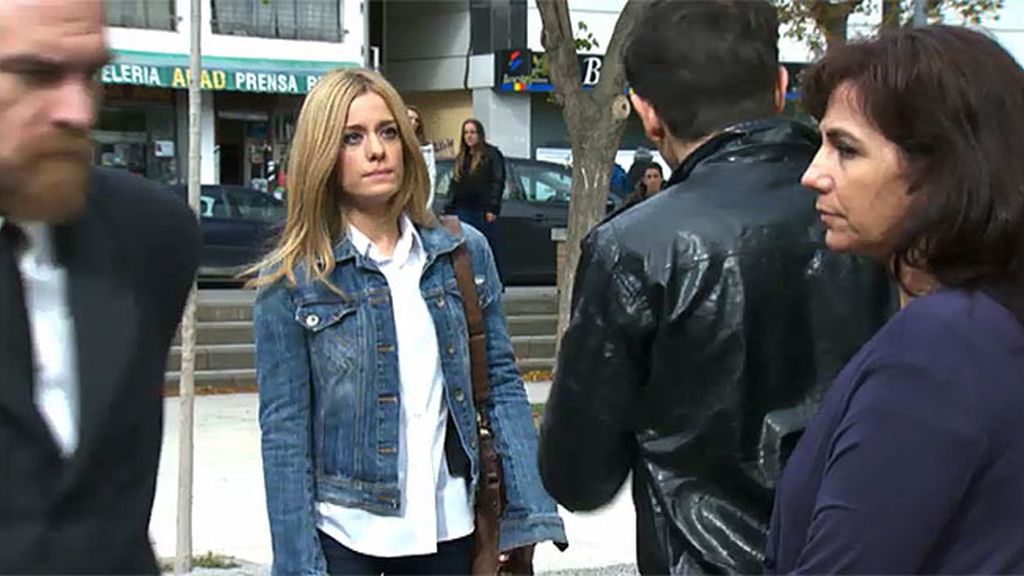 Carlota buscaba a su padre y encontró a su hermano