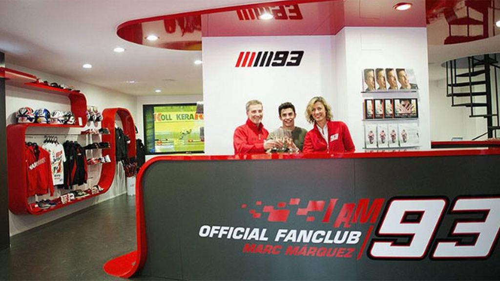 Presentando la nueva sede de su Fan Club