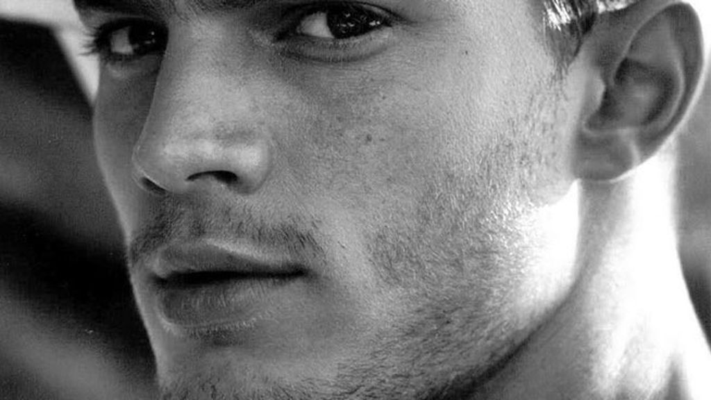 Es actor y ha trabajado de modelo para Calvin Klein o Dior