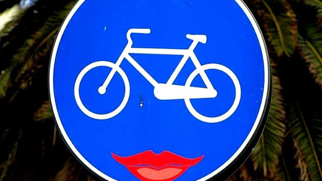 Clet Abraham utiliza la calle con un poderoso sentido estético