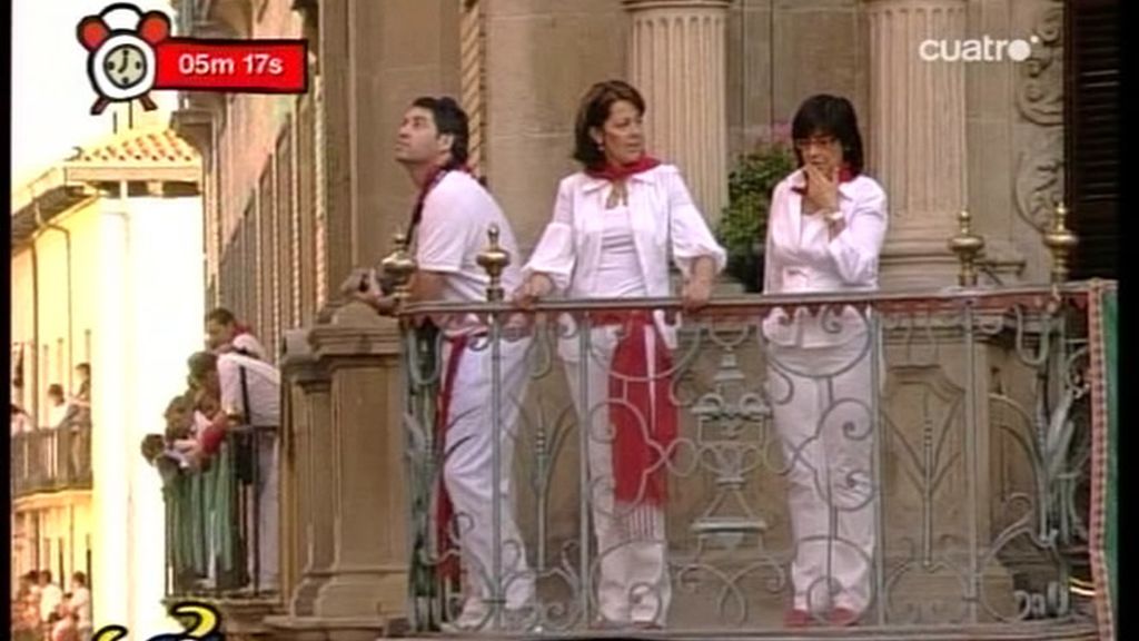 La alcaldesa, Yolanda Barcina, disfruta del último encierro