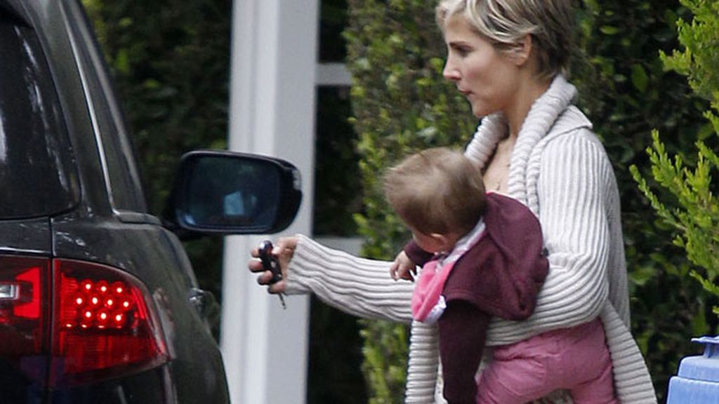 La actriz con su hija,India, en brazos