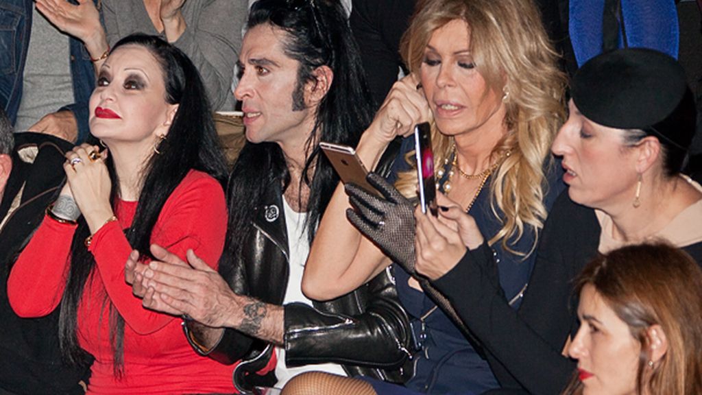 Asistentes desfile Davidelfin