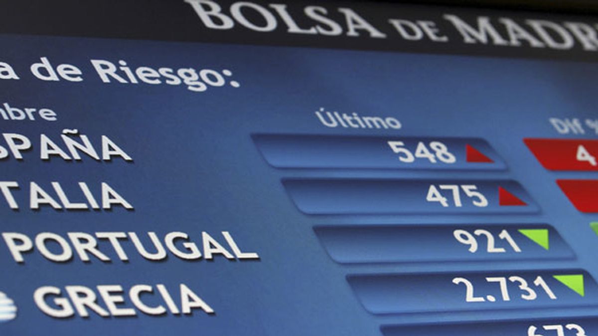 La pantalla de la Bolsa de Madrid refleja el ascenso de la prima de riesgo española