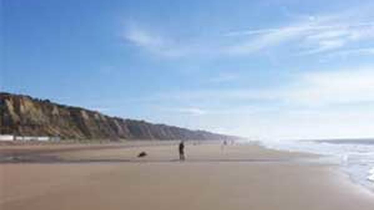 Huelva dispone de kKilómetros de playa de fina arena donde poder disfrutar de sol y buen tiempo teniendo a un paso el mar para refrescarnos.