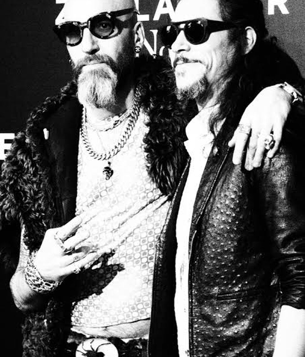 Oscar Jaenada llegó acompañado del diseñador Etxeberría