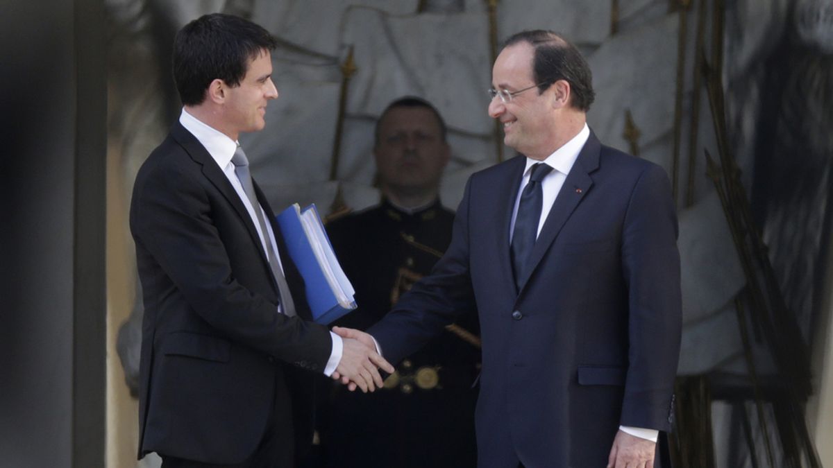 Valls se despide de François Hollande tras su reunión en el Elíseo