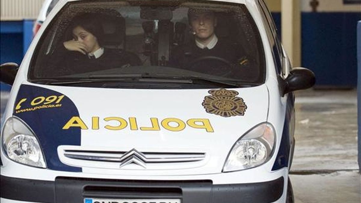En la imagen, un coche de la Policía Nacional. EFE/Archivo