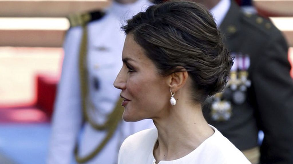La elegancia de la reina Letizia durante el Día de las Fuerzas Armadas