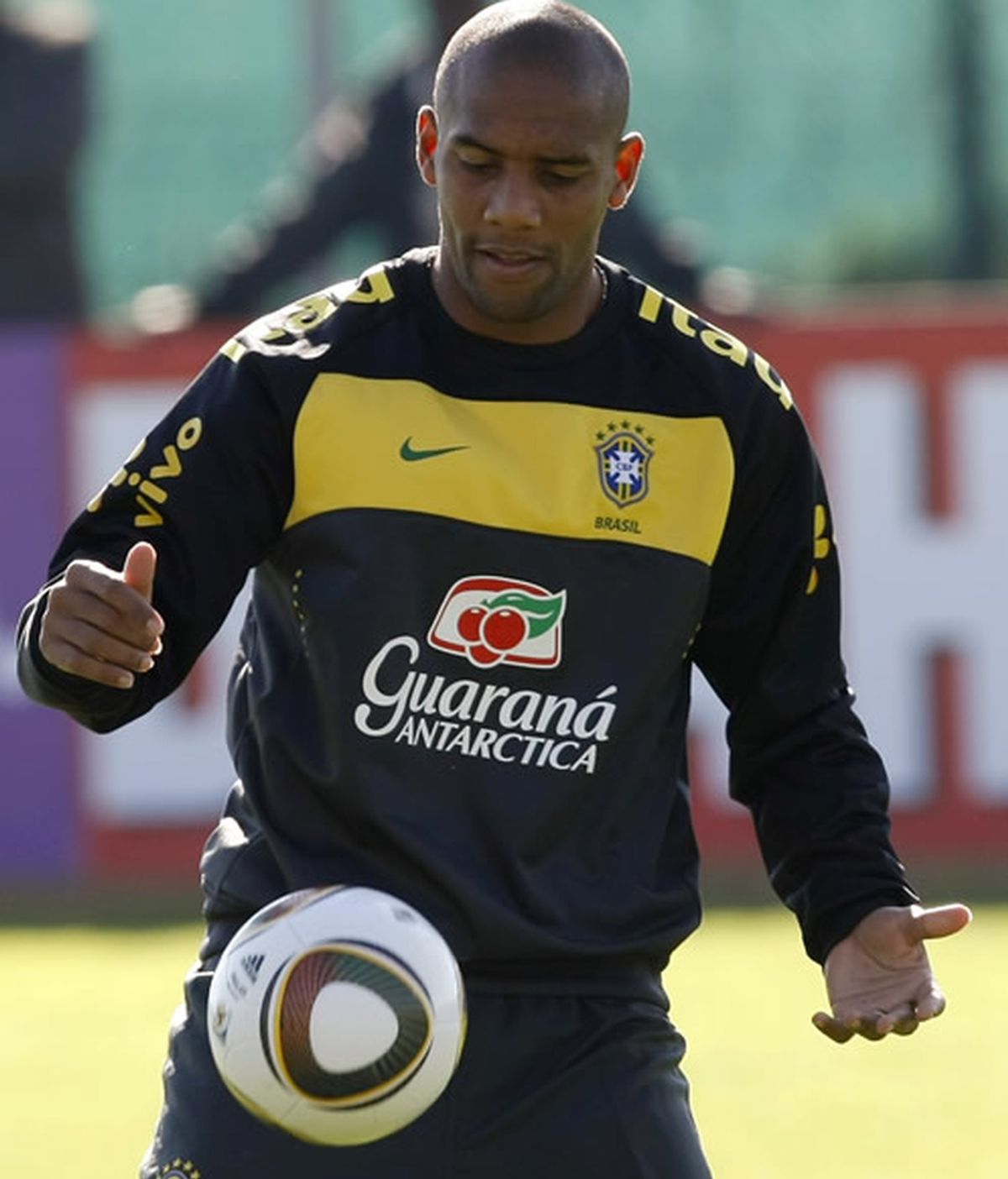 Maicon, más cerca del club blanco Maicon, más cerca del club blanco