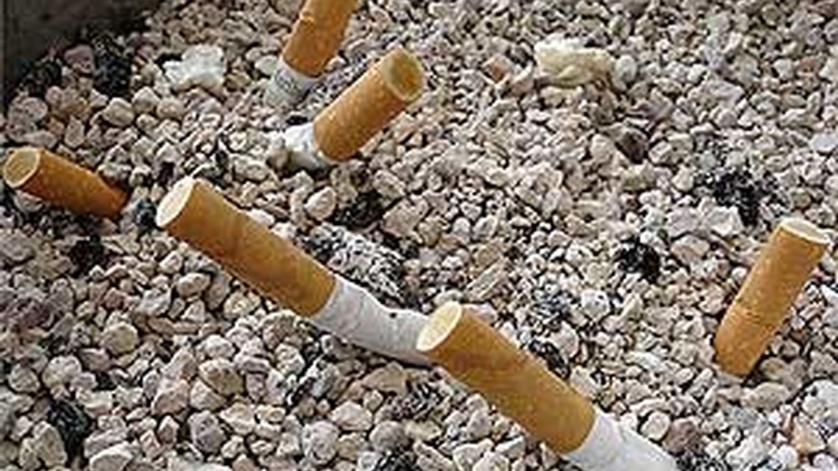 En España se ha logrado erradicar el tabaco de los centros de trabajo. Foto: Telecinco