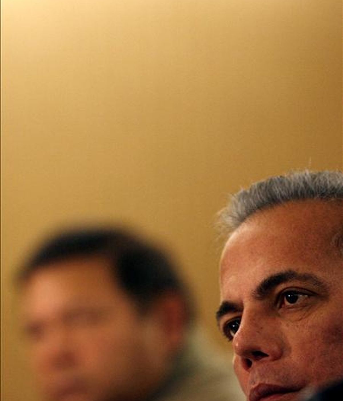 La inclusión de Rosales en la lista de la Interpol de personas buscadas fue solicitada el miércoles por el tribunal de Caracas que lleva su caso y que ordenó privarlo de libertad. EFE/Archivo