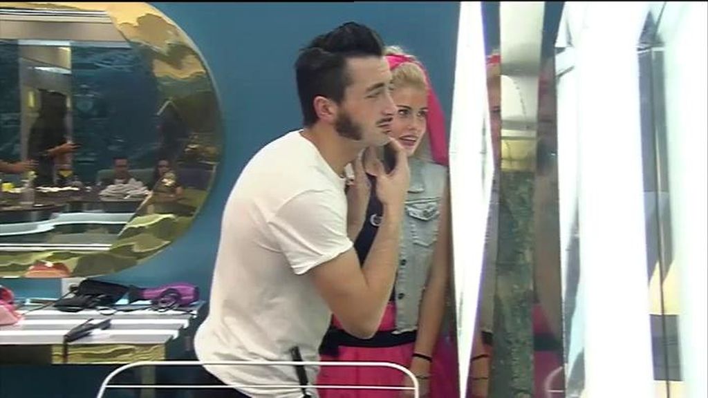 Aritz se afeita para la fiesta rocabilly de 'GH16'