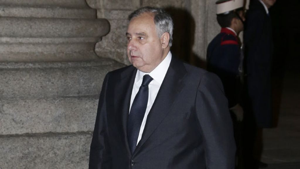Fernando Martínez de Irujo asiste al funeral de Carlos de Borbón Dos-Sicilias