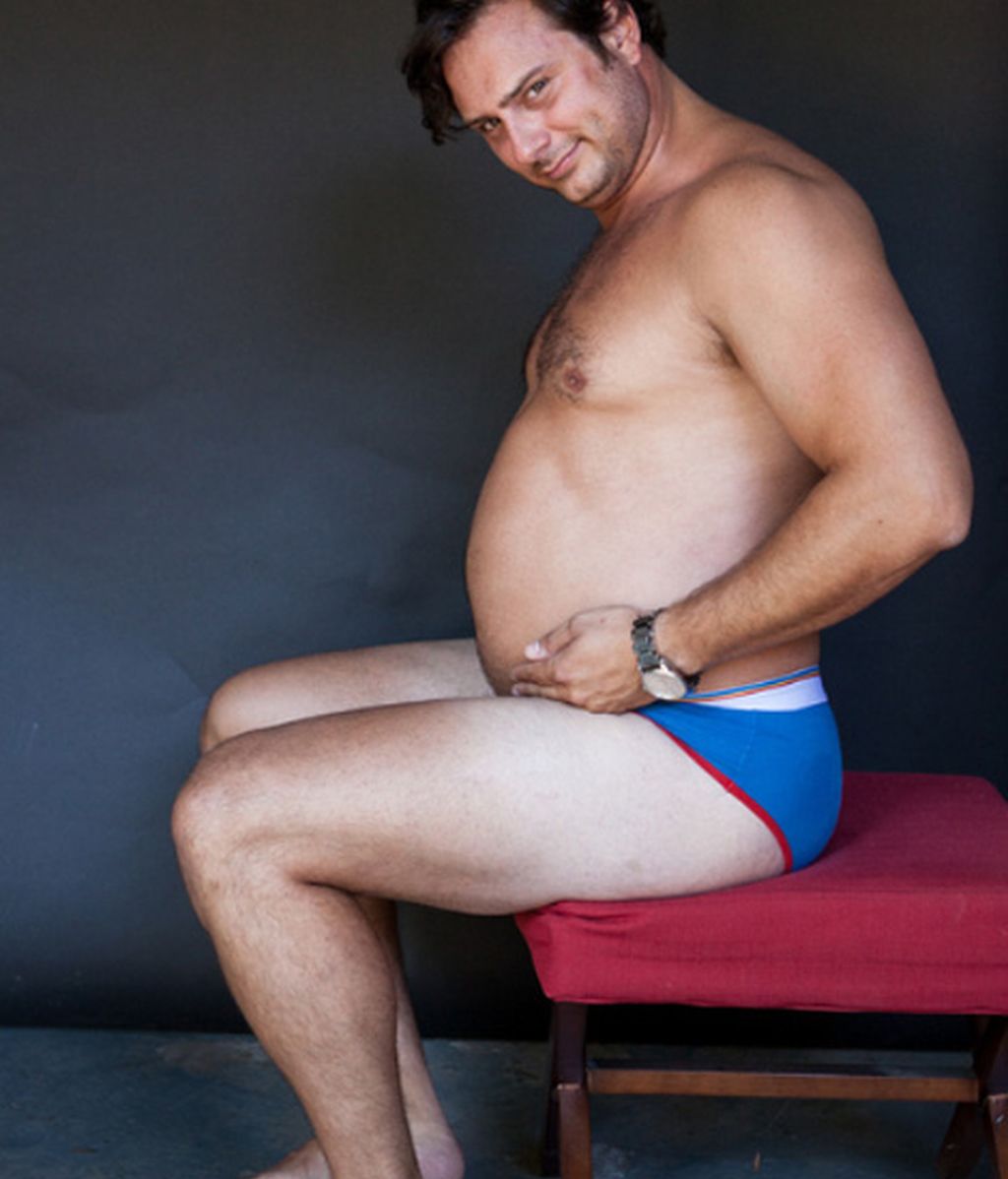 Se hizo las típicas fotografías de embarazada que su novia no quiso