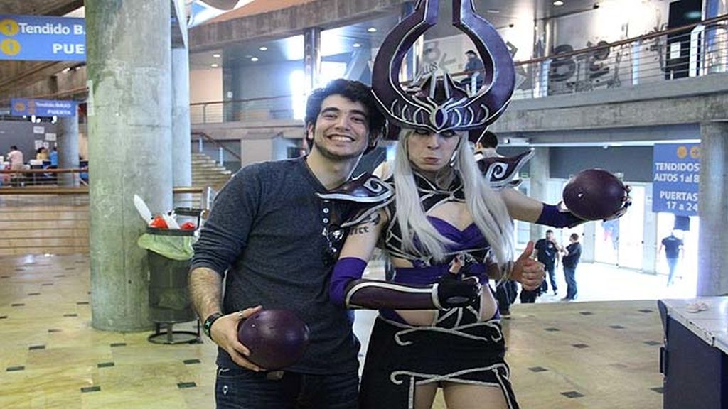 Miles de aficionados jalean a los equipos durante las finales de la 'LCS' en Madrid