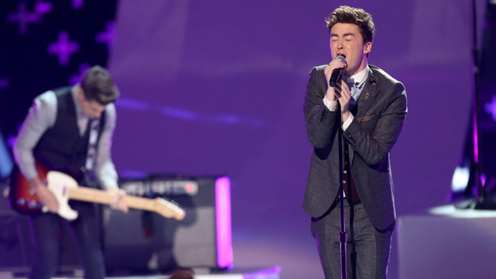 Shailene Woodley, Miley Cyrus y Selena Gomez presentes en la gala