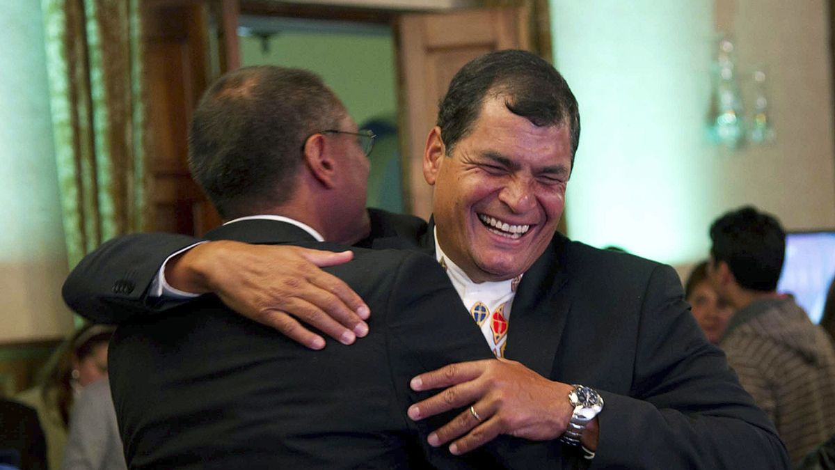 Correa celebra su aplastante victoria en las presidenciales de Ecuador