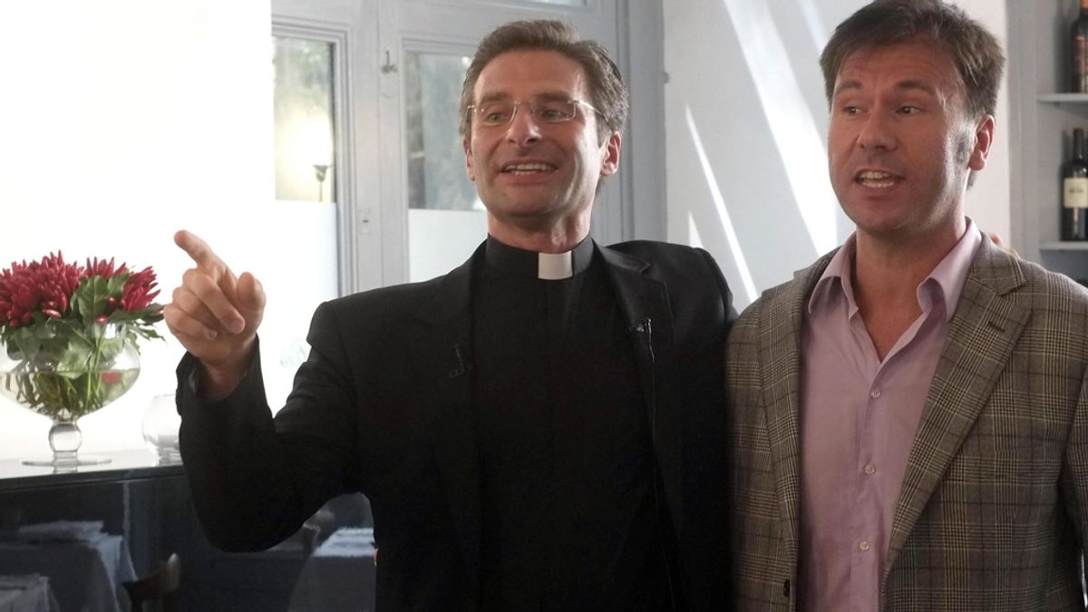 Expulsan de la Iglesia a un prelado polaco por declarar que es gay