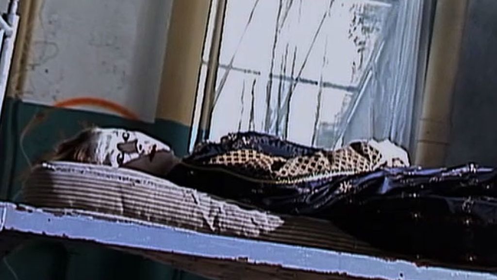 Asesinato en un hospital psiquiátrico Asesinato en un hospital psiquiátrico