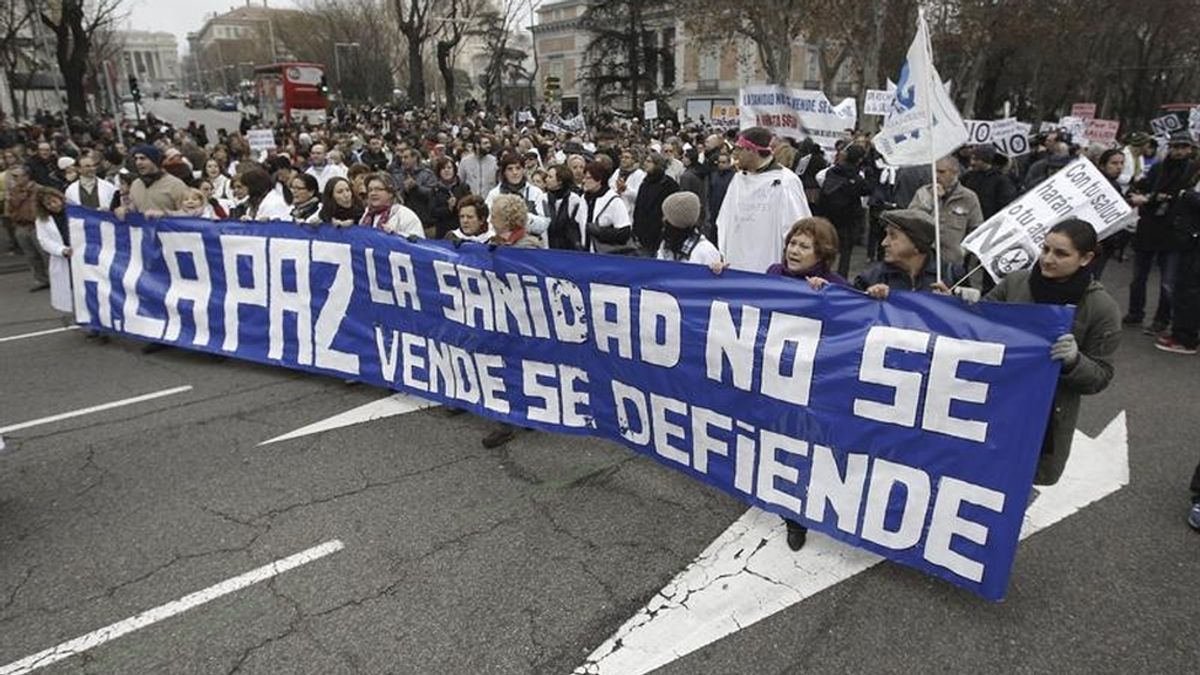 La marea blanca vuelve a protestar contra la privatización de la sanidad pública