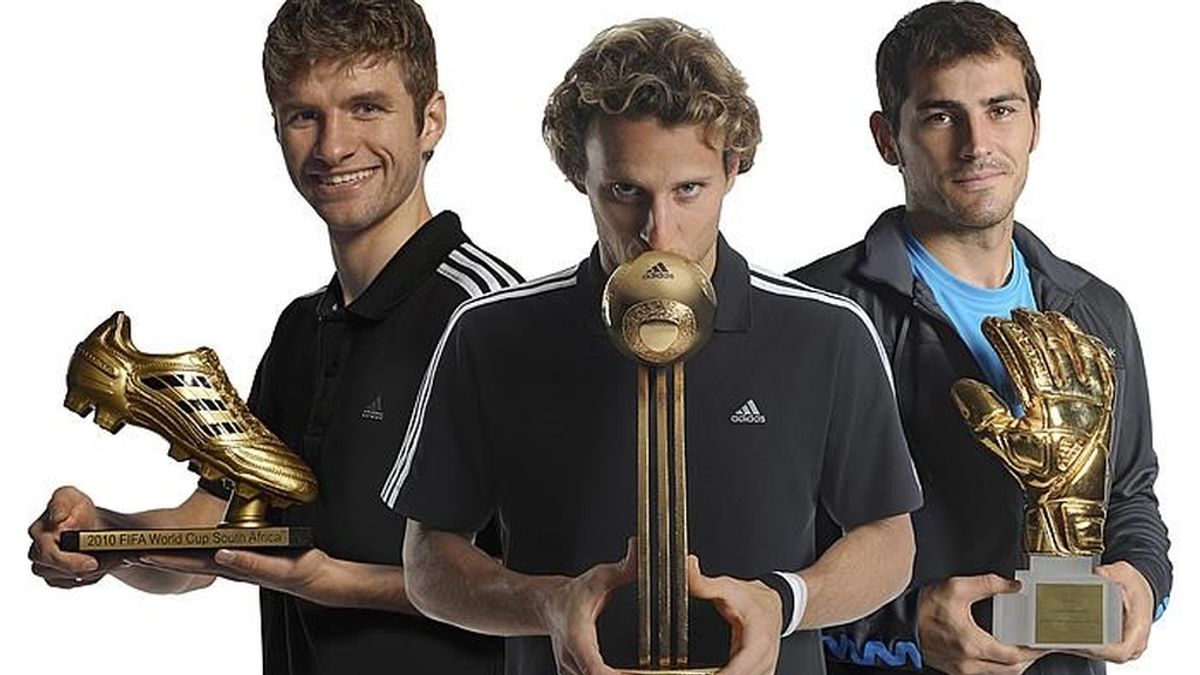 Casillas, Guante de Oro y Forlán, Balón de Oro Casillas, Guante de Oro y Forlán, Balón de Oro