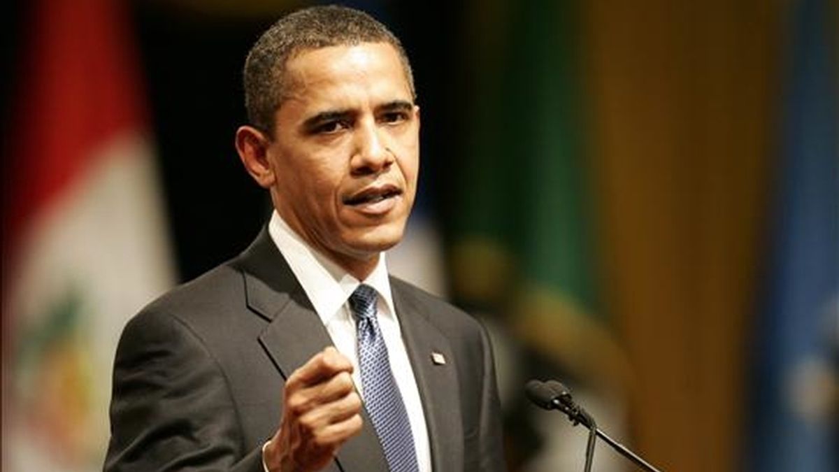 Barack Obama, Presidente de EEUU, anuncia un estricto programa de austeridad. En la imagen, Obama durante su intervención en la ceremonia de apertura de la V Cumbre de las Américas ayer en la ciudad de Puerto España, Trinidad y Tobago. EFE/Archivo