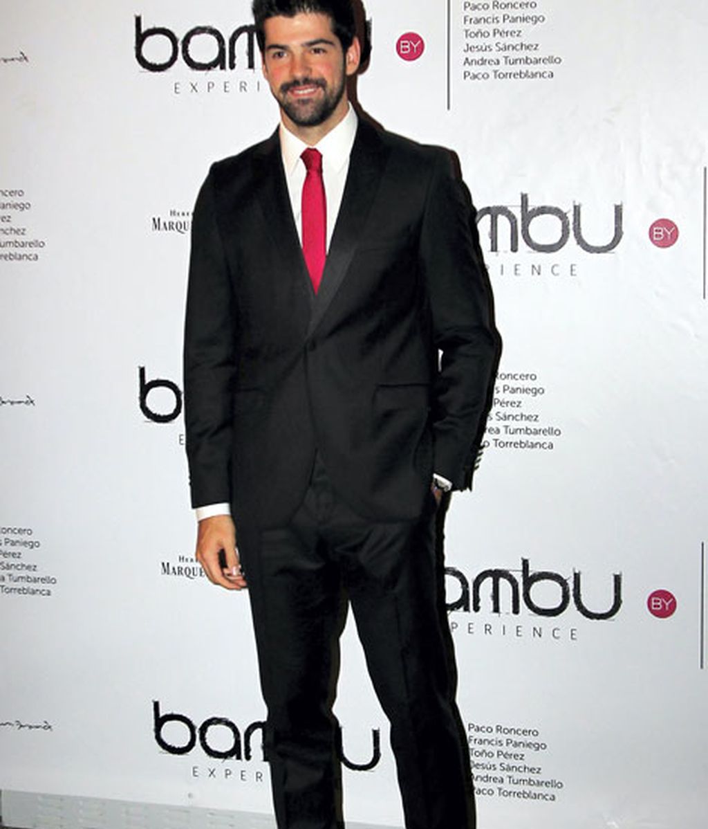 El look de Miguel Ángel Muñoz destacaba por su colorida corbata