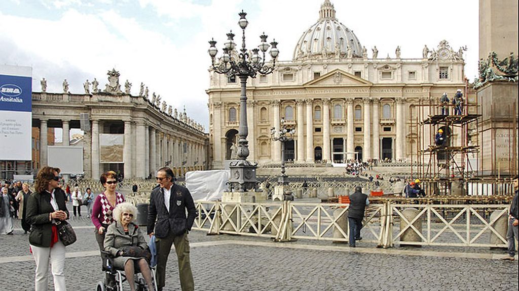 Cayetana de Alba y Alfonso Díez, de su primer baño juntos al anuncio de boda