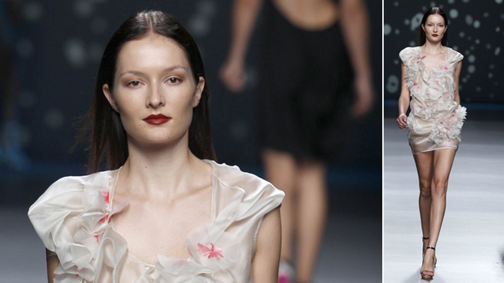 Vuelve la minifalda con volumen