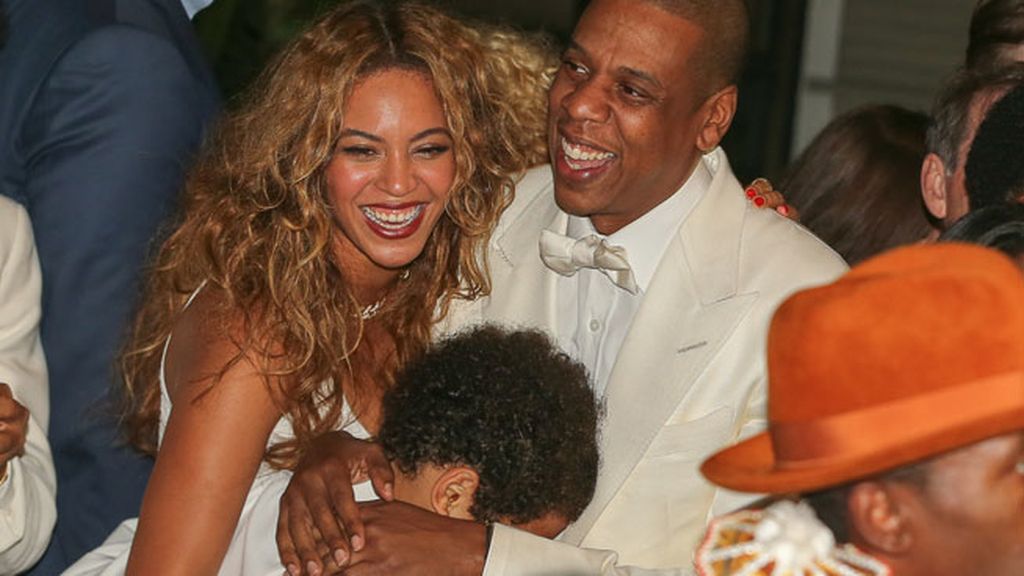 Bicis blancas y bailes: así fue la boda 'hipster' de Solange Knowles, hermana de Beyoncé