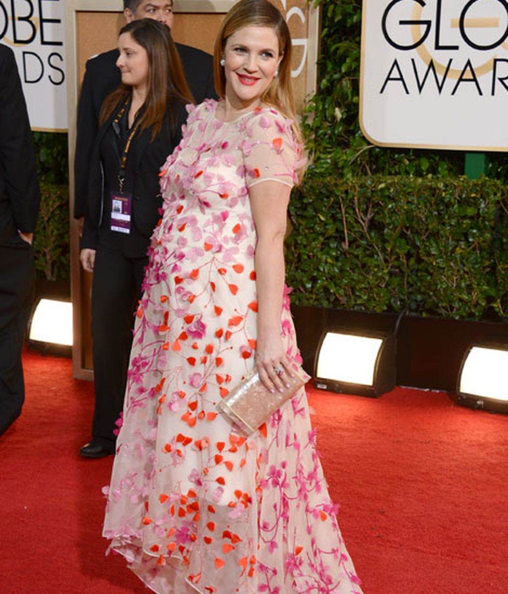Drew Barrymore, con un Monique Lhurllier, con flores y tonos rosas y rojos