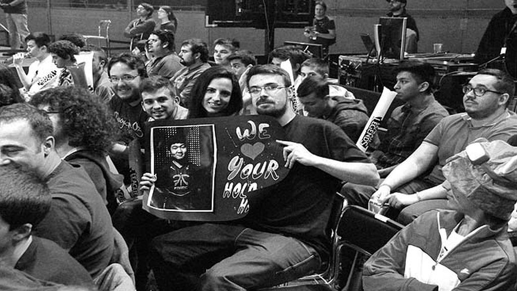 Miles de aficionados jalean a los equipos durante las finales de la 'LCS' en Madrid