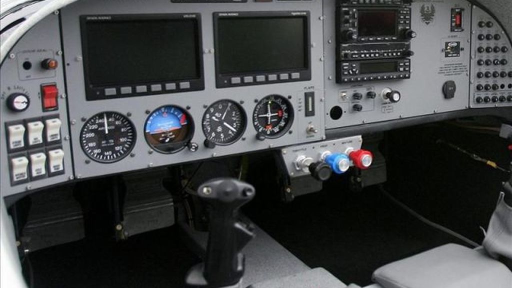 Un piloto y una azafata, despedidos por practicar sexo oral